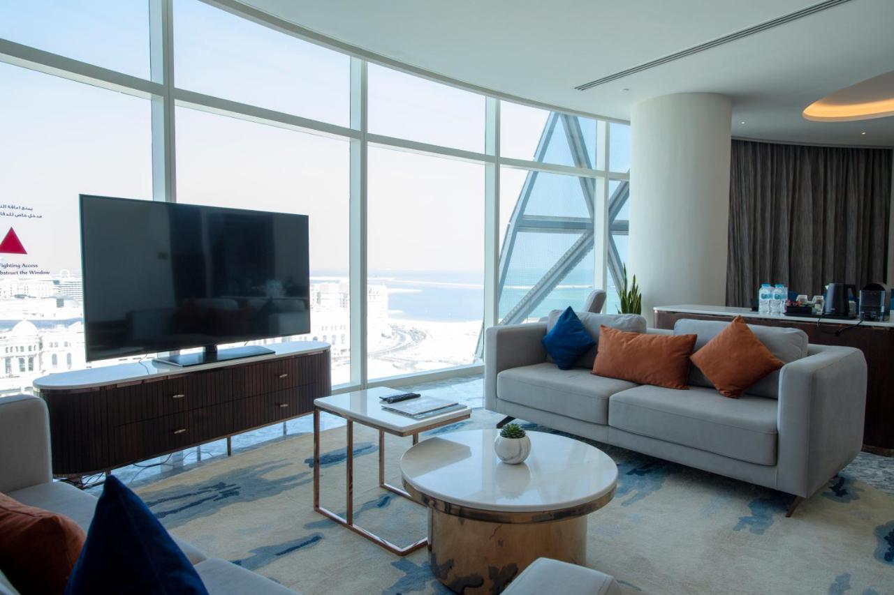 Century Marina Hotel - Lusail Eksteriør bilde A living room in a suite at the hotel