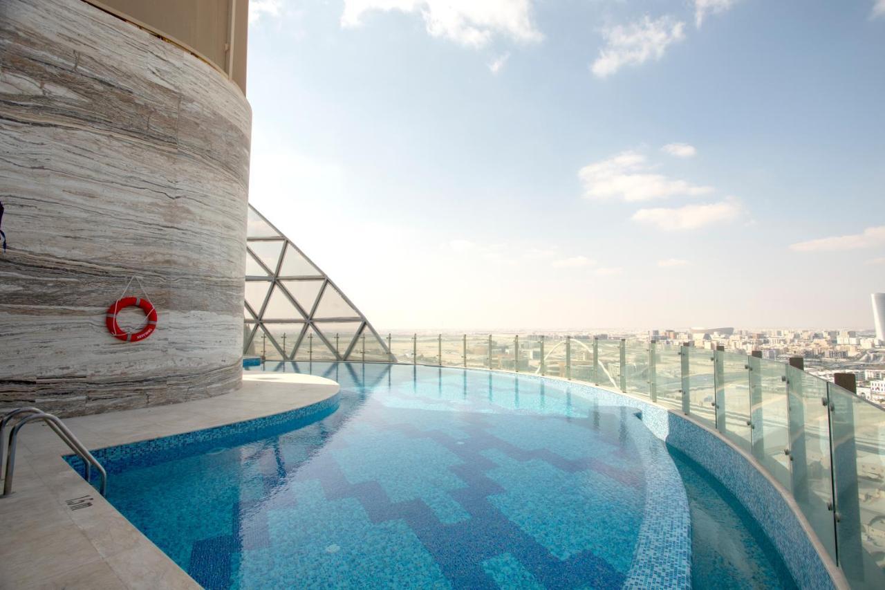 Century Marina Hotel - Lusail Eksteriør bilde The pool at the 360° Sky Lounge