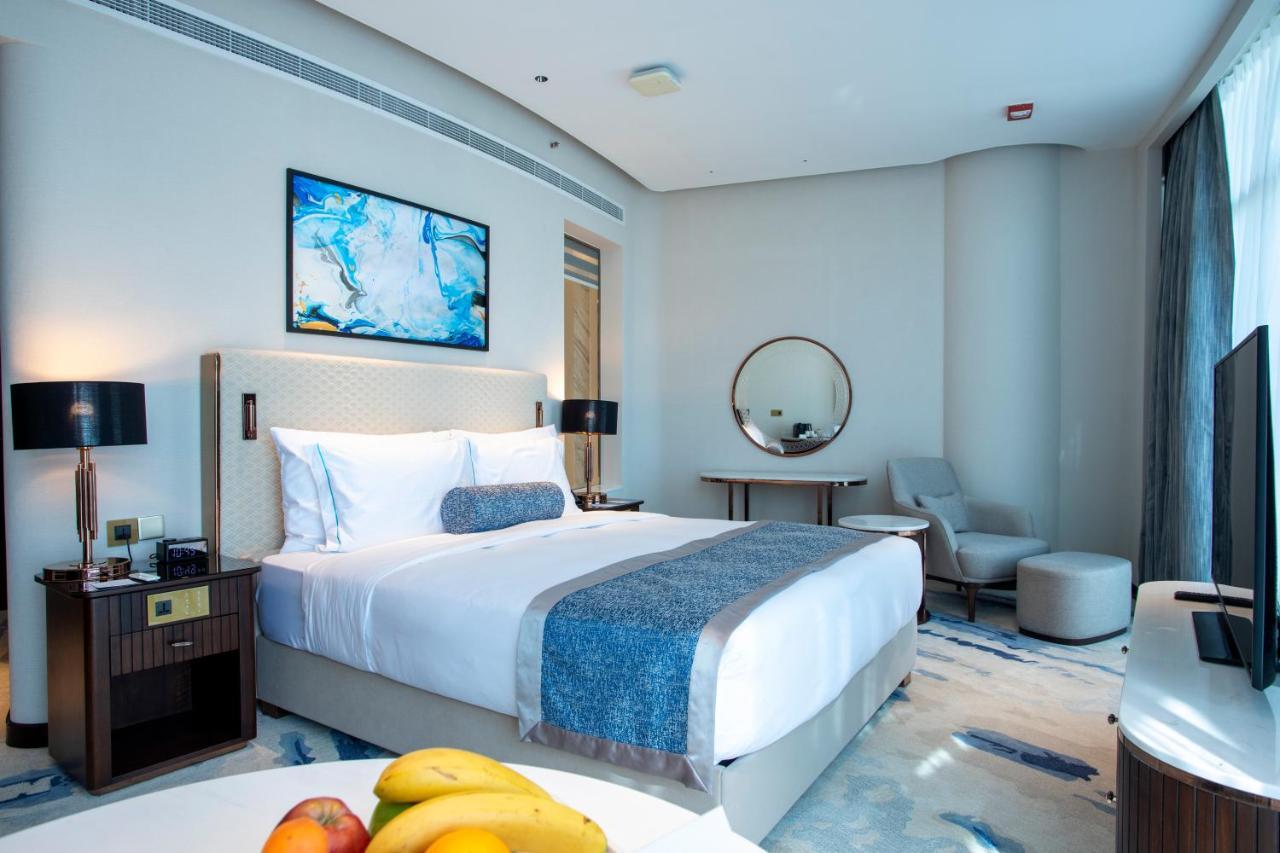 Century Marina Hotel - Lusail Eksteriør bilde A bedroom at the hotel