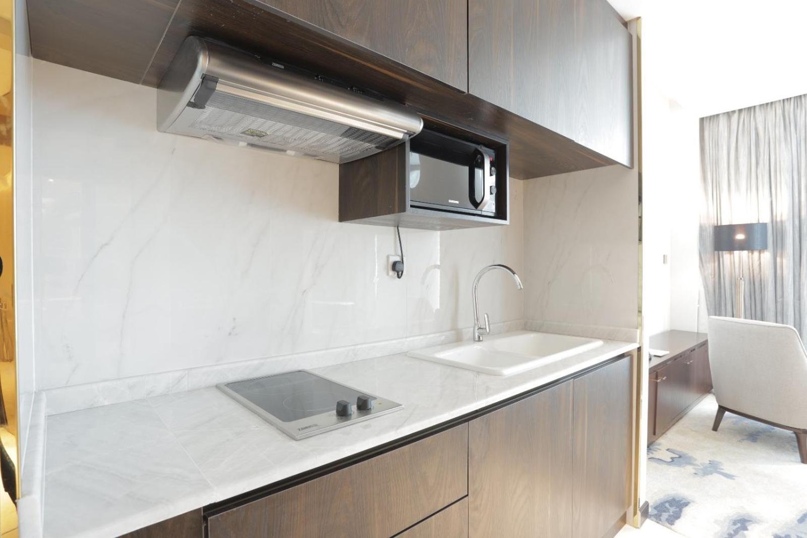 Century Marina Hotel - Lusail Eksteriør bilde A modern kitchen